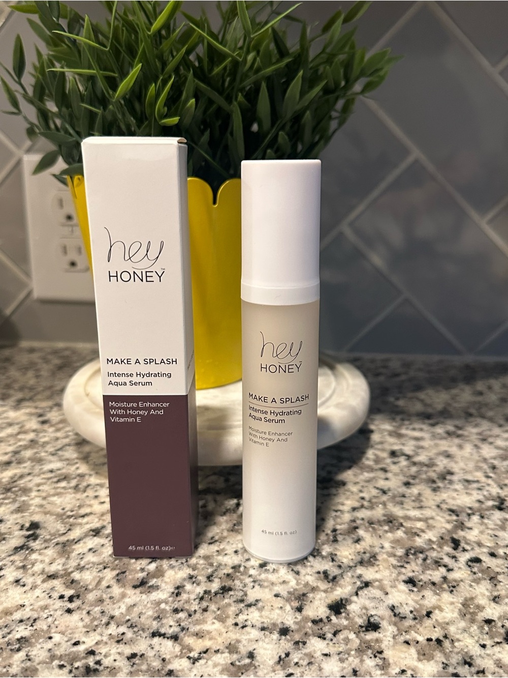 MAKE A SPLASH - Intense Hydrating Aqua Serum 100% Oil Free Moisture All Day NEW